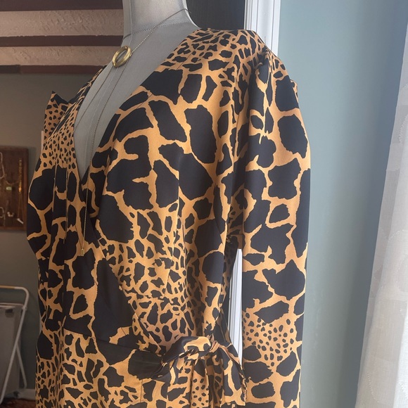 ASOS CURVE wrap mini dress with extreme sleeves in animal print - Picture 6 of 11